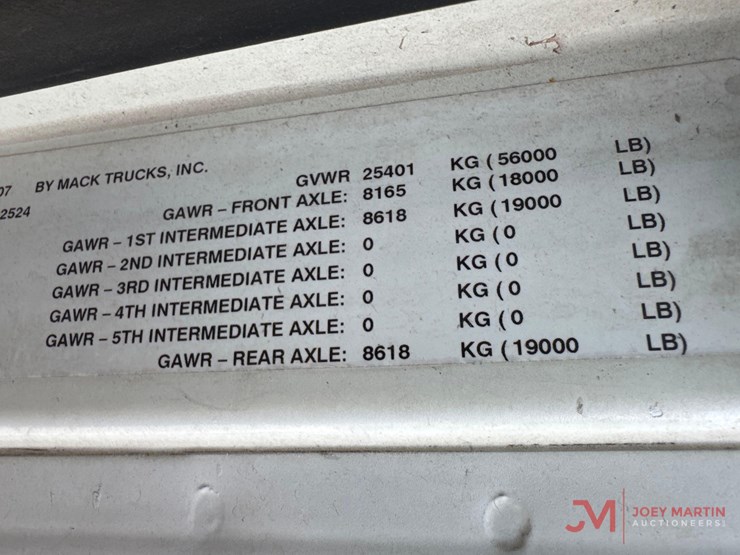 2008-mack-granite-gu713-image-44