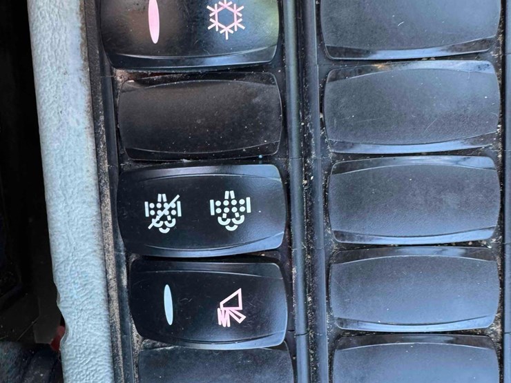 2021-yanmar-v8-image-25