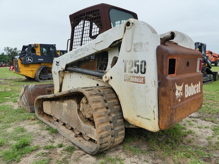 2007-bobcat-t250-image-4