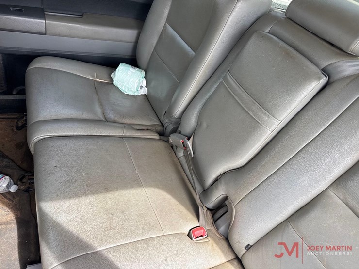 2011-toyota-tundra-sr5-image-26
