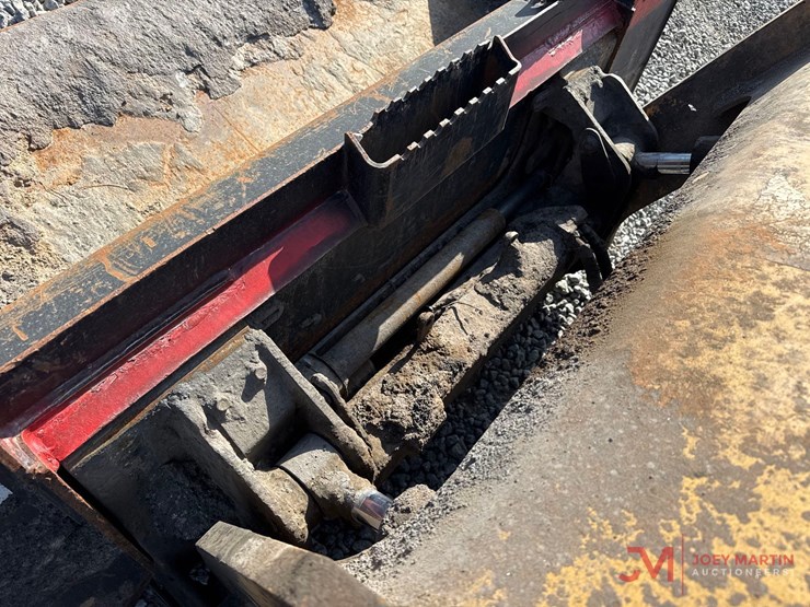 2014-caterpillar-262d-image-9
