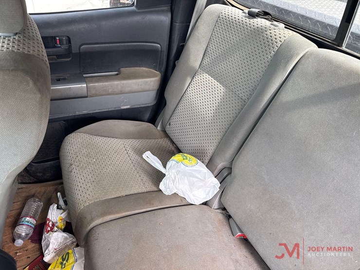 2010-toyota-tundra-sr5-image-22