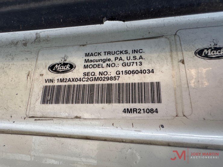 2016-mack-gu713-grantie-tri-axle-dump-truck-image-28