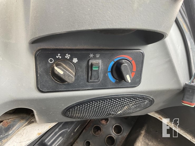 2019-bobcat-s850-image-16