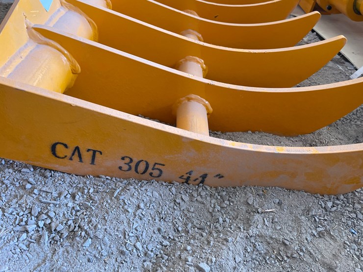2026-caterpillar-305-image-7