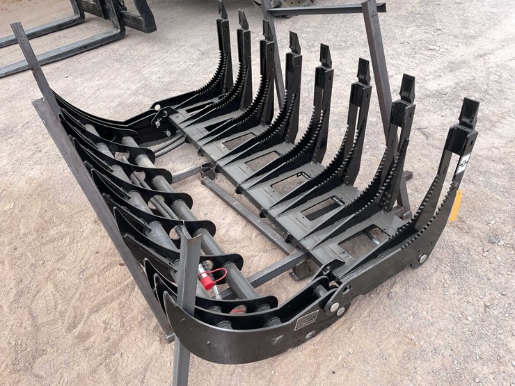 #3119-•-unused-2026-skid-steer-curved-log-grabber-image-2