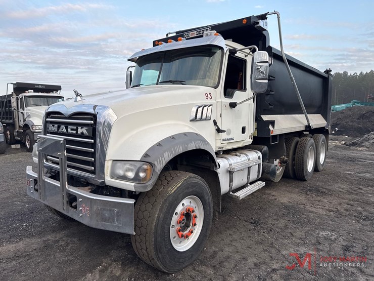 2016-mack-gu713-grantie-tri-axle-dump-truck-image-4