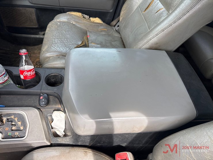 2011-toyota-tundra-sr5-image-31