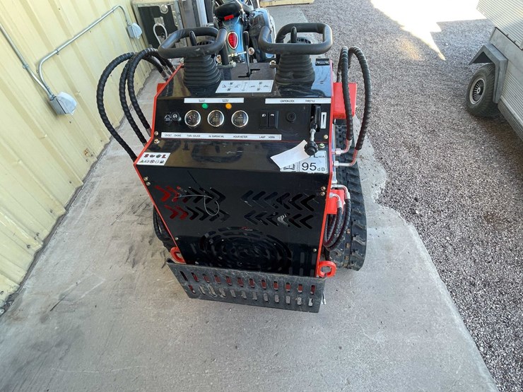#252-•-mini-skid-steer-image-3