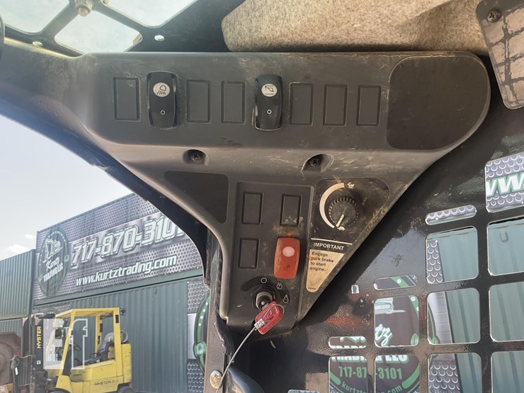 2023-deere-317g-image-15