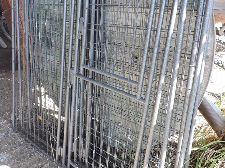 portable-dog-kennel-w/tarp-roof,-4’x8’-image-2