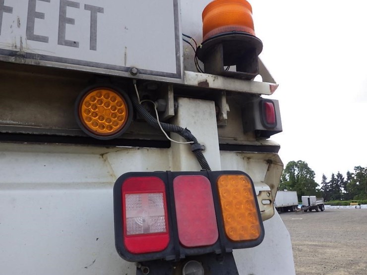 2003-freightliner-fc70-image-10