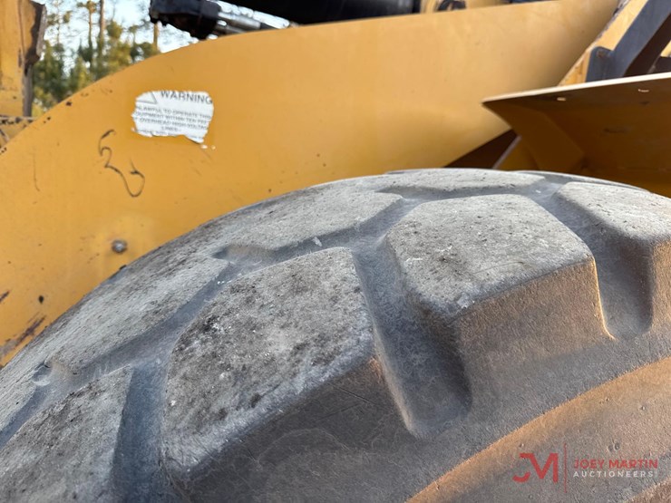 2015-caterpillar-972k-image-8