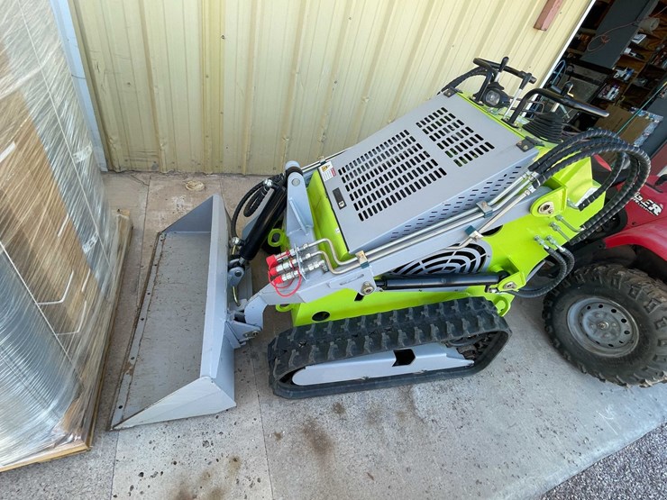 #251-•-mini-skid-steer-image-1