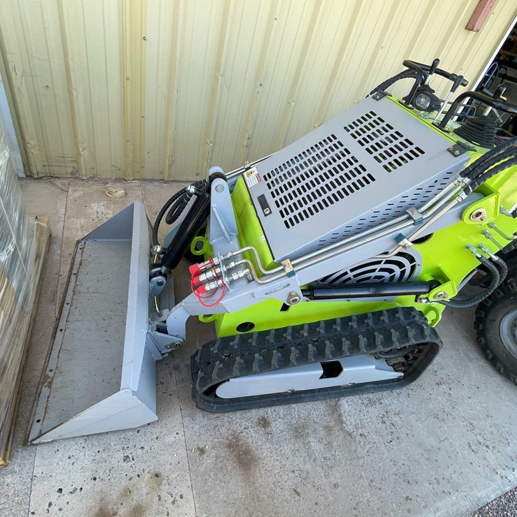 #251 • Mini Skid Steer