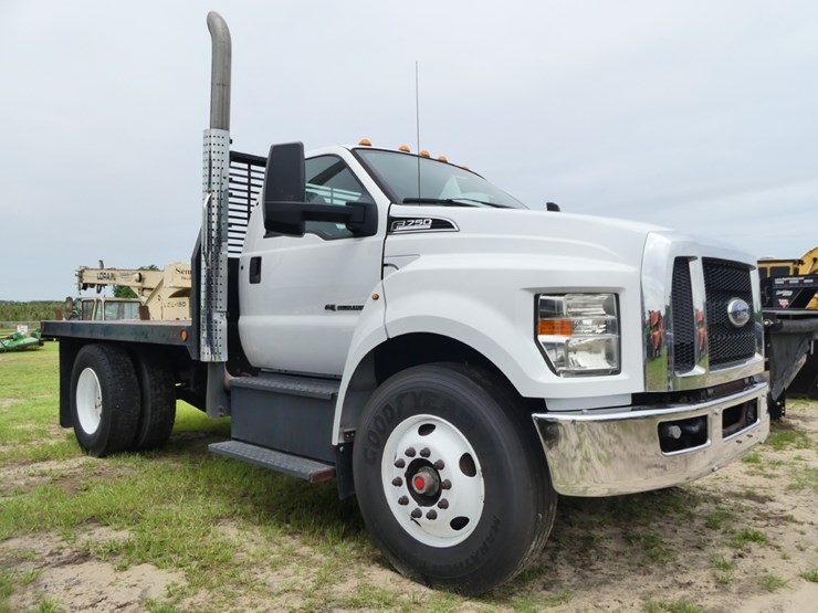 2019-ford-f750-image-1