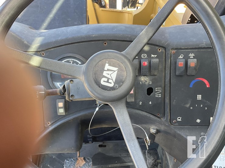 2013-caterpillar-tl943c-image-11