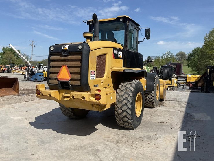 2017-caterpillar-926m-image-4