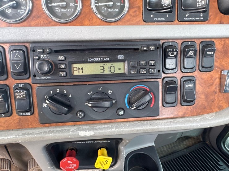 2007-peterbilt-379-image-24