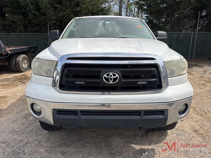 2010-toyota-tundra-sr5-image-6