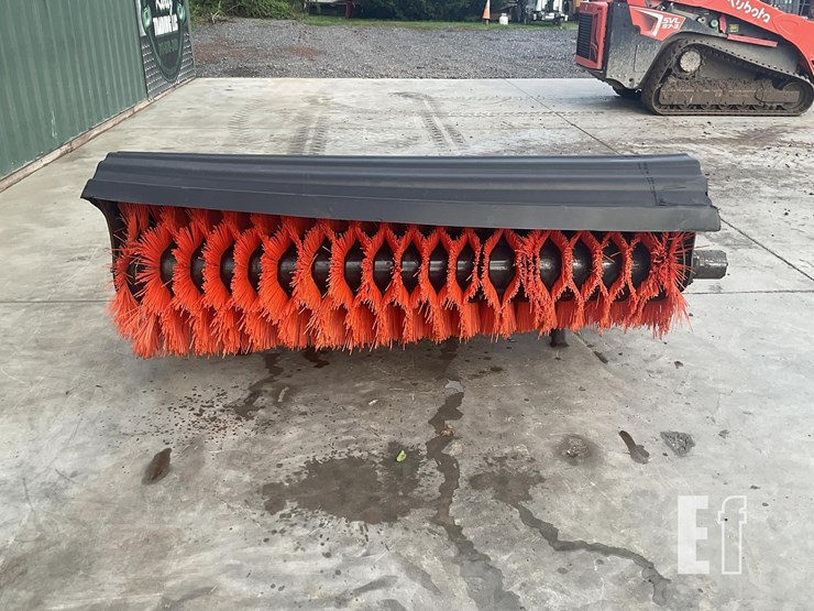 2021-bobcat-84-angle-broom-image-4