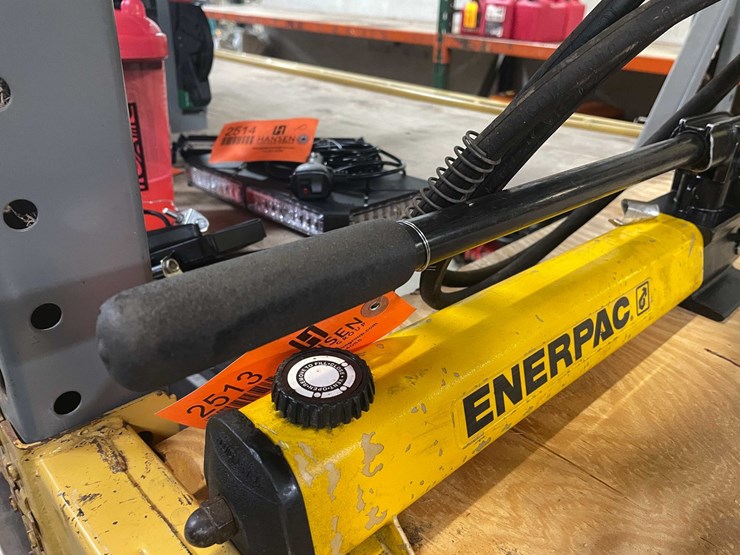 #2513-•-enerpac-10-ton-porta-power-hand-pump-(pr13)-image-5