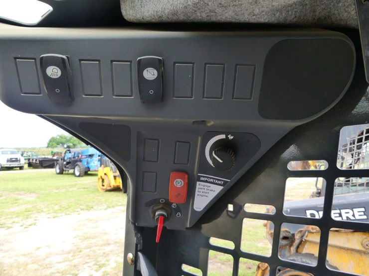 2024-deere-317g-image-17