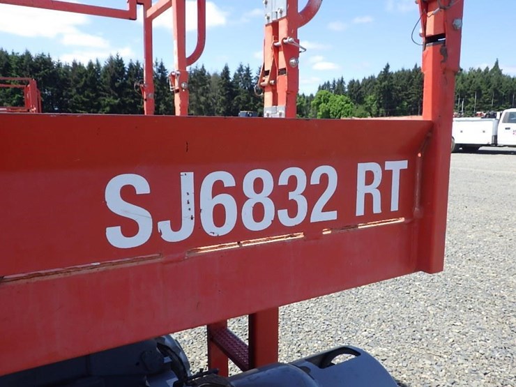 2014-skyjack-sj6832rt-image-22