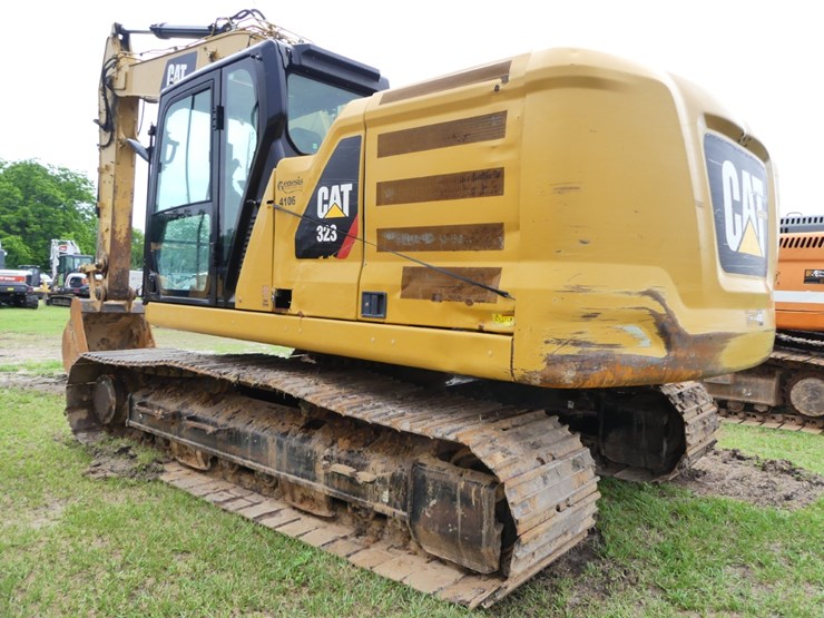 caterpillar-323-image-4