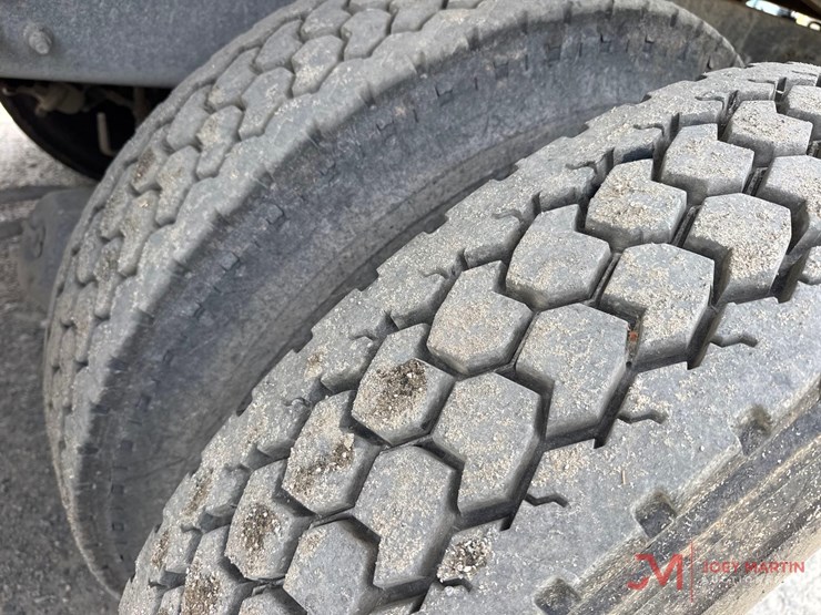 2008-mack-granite-gu713-image-12