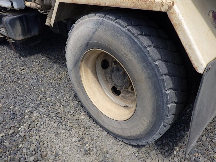 1997-ford-f800-image-23