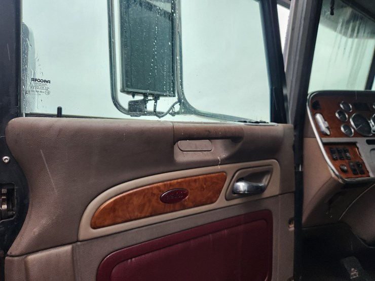 2007-peterbilt-379-image-34