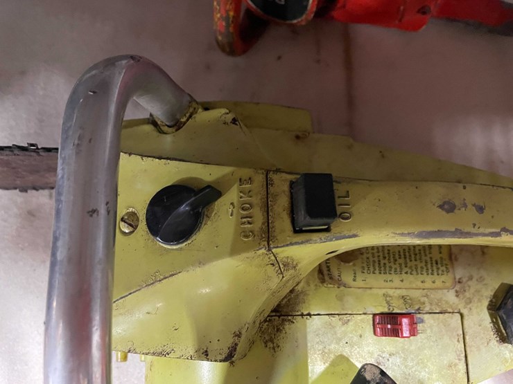 #2585-•-(2)-vintage-chainsaws-and-ice-auger-motor-(cw)-image-11