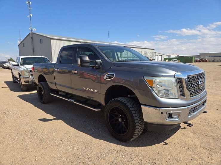 2017-nissan-titan-image-2