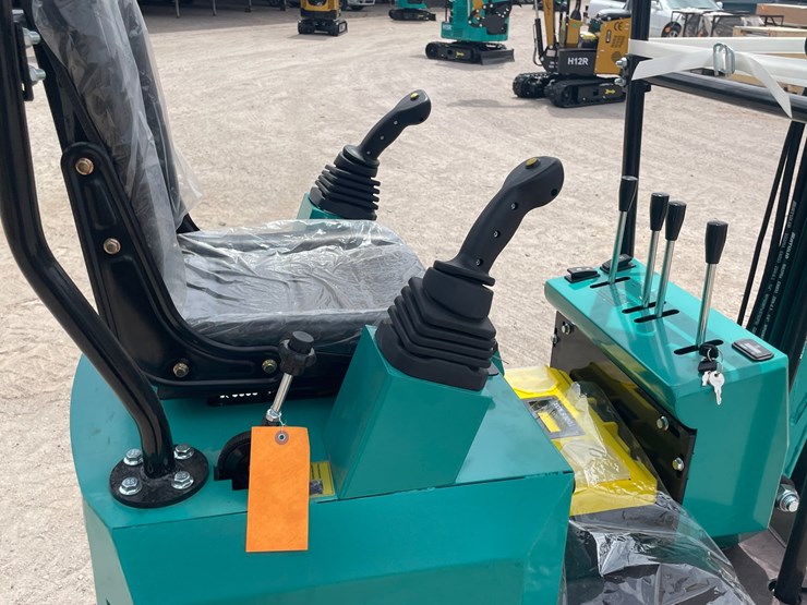 #3005-•-unused-2026-cfg-mini-excavator-image-24