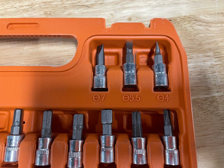 #2571-•-53-piece-socket/bit-set-(cw)-image-3