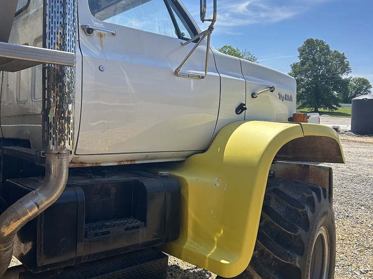 chevy-top-kick-spreader-truck-image-12