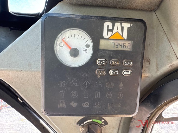 2014-caterpillar-262d-image-25