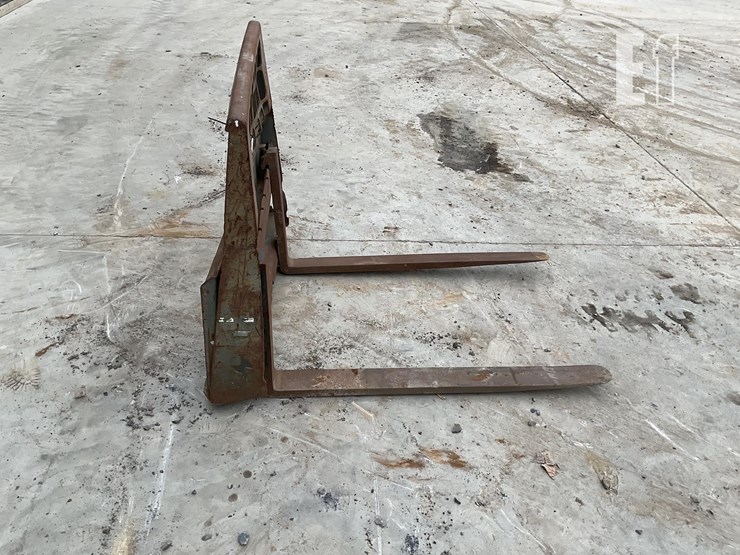 bobcat-pallet-forks-image-4