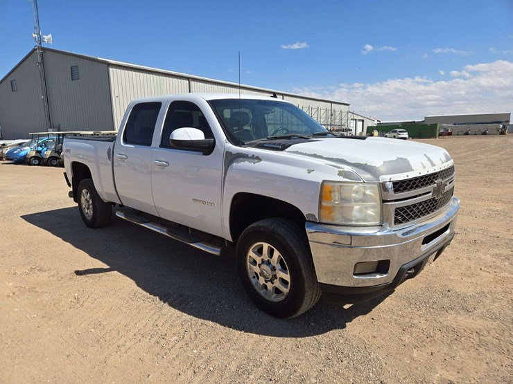 2011-chevrolet-silverado-2500-image-2