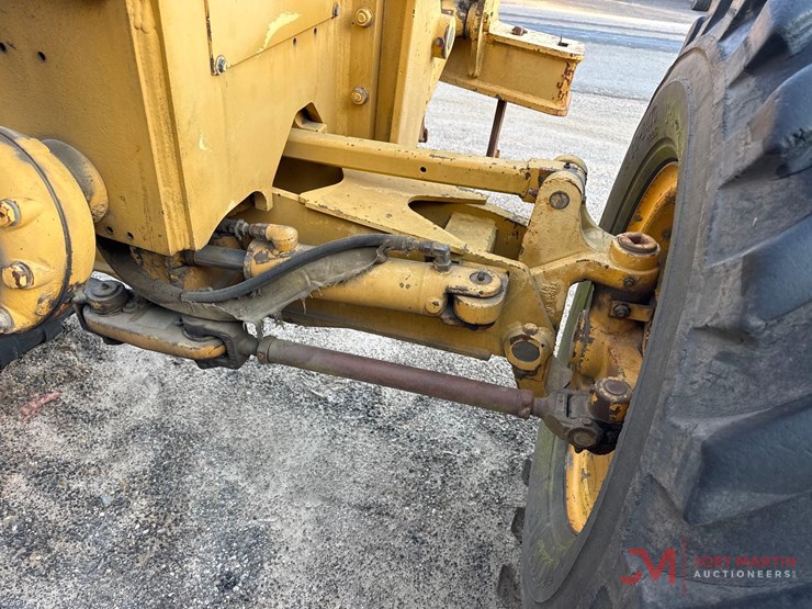 1993-deere-670b-image-30