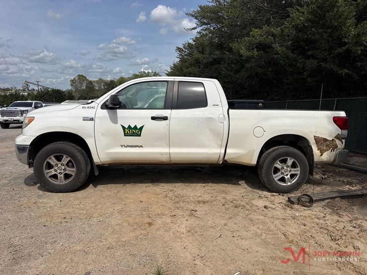 2010-toyota-tundra-sr5-image-4