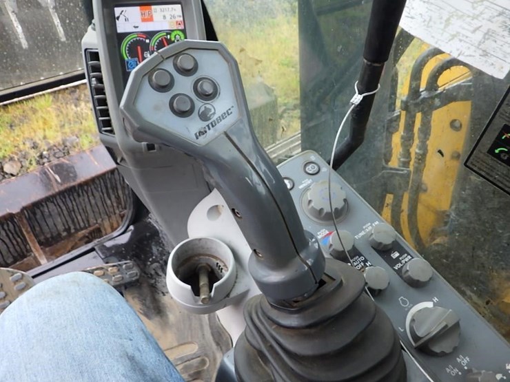deere-135g-image-36