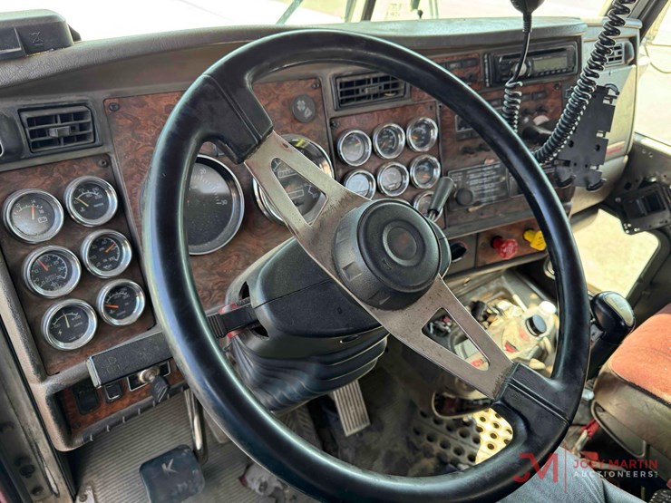 2002-kenworth-w900-image-19