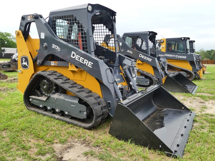 2024-deere-317g-image-2