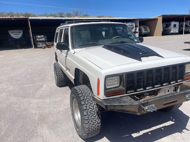 #152-•-2000-jeep-4x4-(has-tx-rebuilt-salvage-title)-image-2
