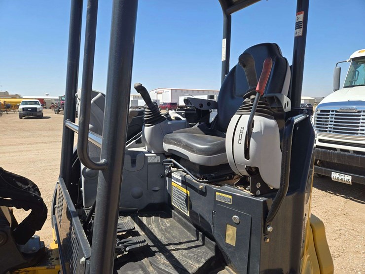 2015-deere-35g-image-6