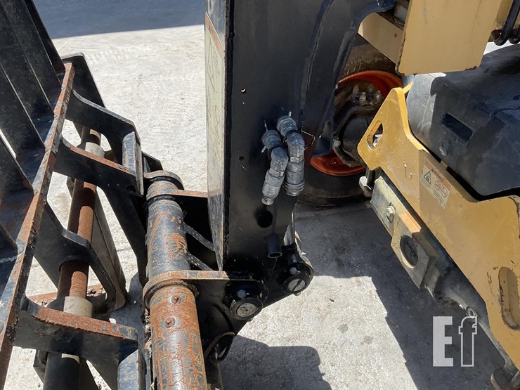 2015-caterpillar-th255c-image-10