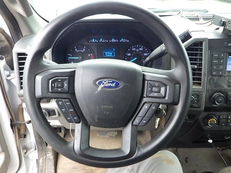 2022-ford-f550-image-38