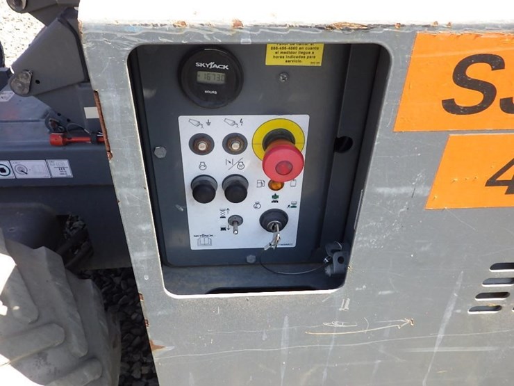 2019-skyjack-sj6826rt-image-32